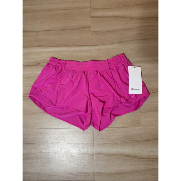 NWT Lululemon Hotty Hot Low-Rise Lined 2.5" Short Sonic Pnk sz 12 $68 MSRP - Picture 2 of 4
